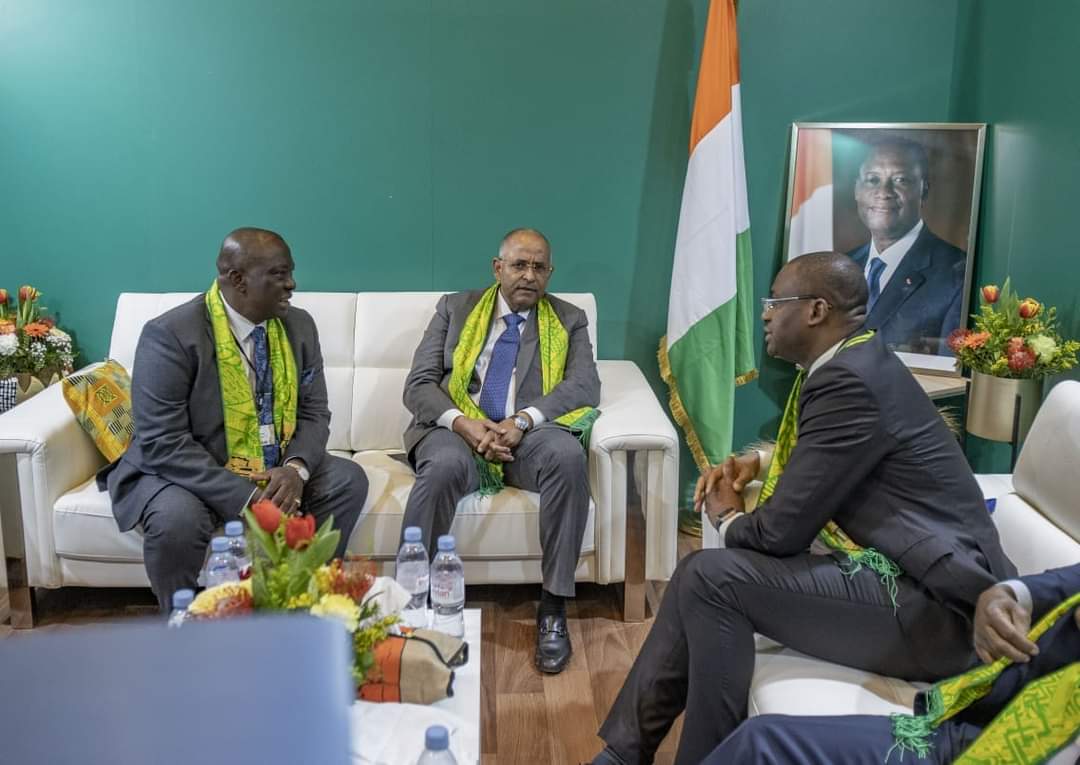 le Premier  Ministre Achi Patrick , le Min,istre d'Etat  Innocent Adjoumani et le ministre Sidi Touté en concertation en marge du SIA 2023