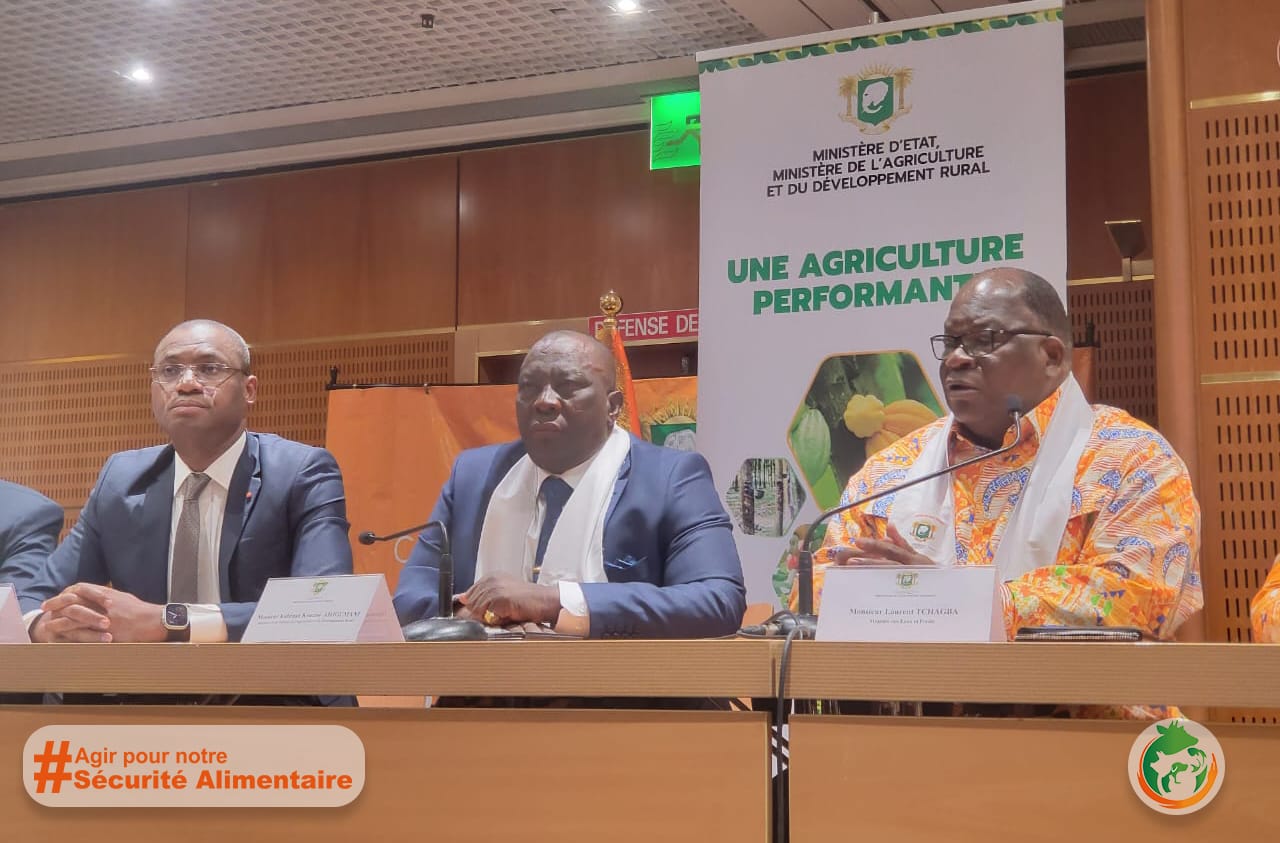 les ministres ivoiriens lors du SIA à Paris
