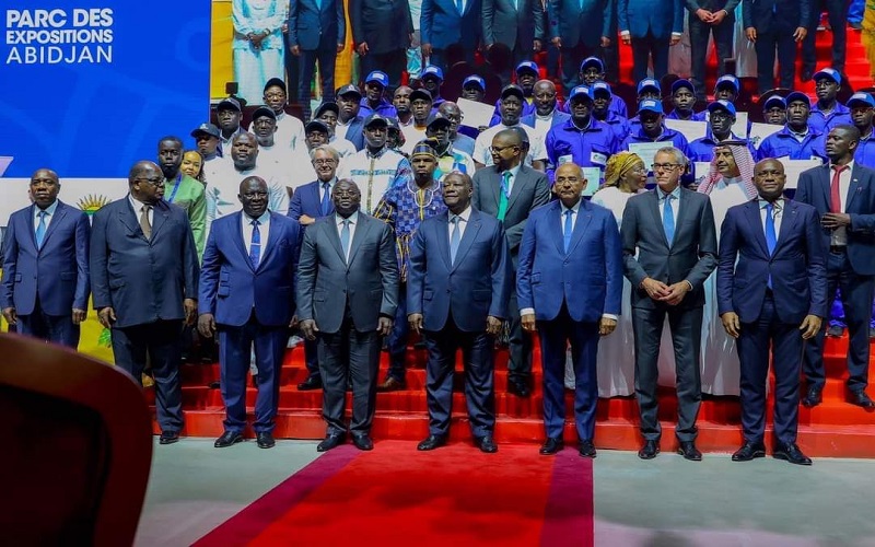 photo de famille avec le Président Ouattara à l'ouverture du SARA 2023